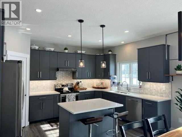 11, 1049 Alberta Avenue - 13