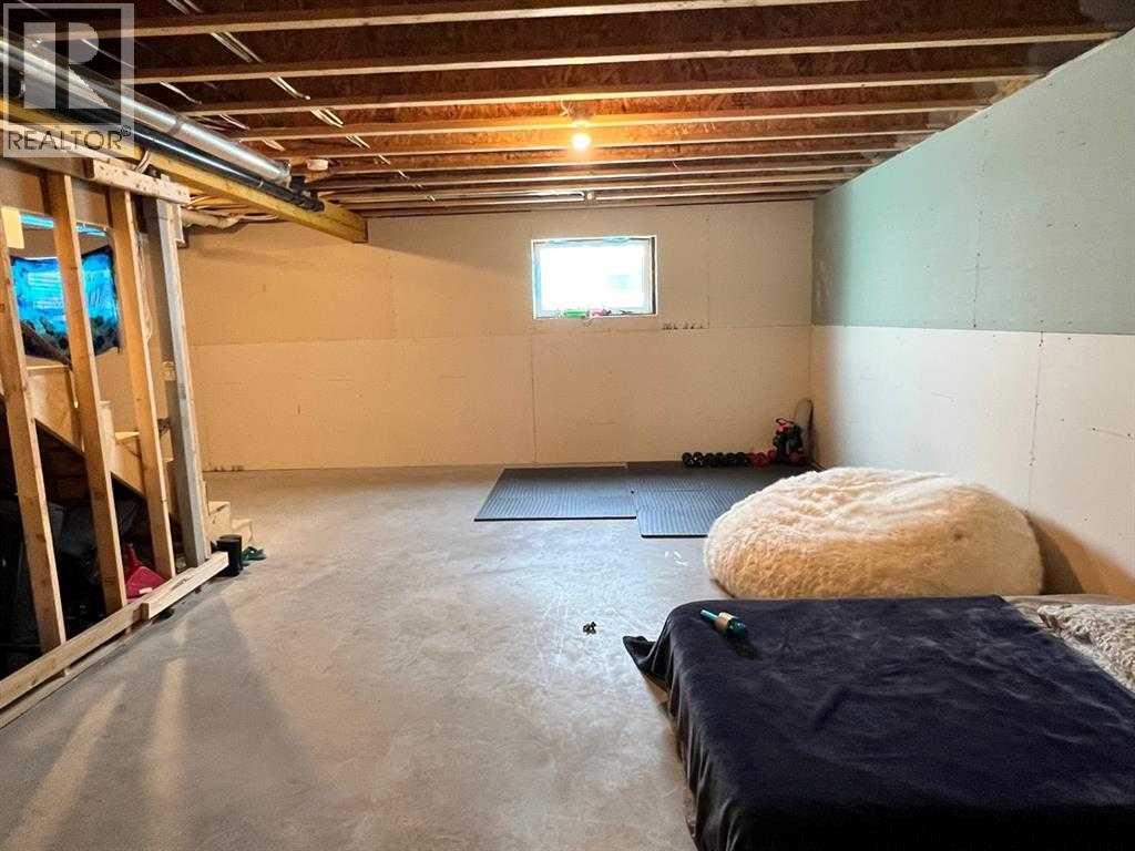 11, 1049 Alberta Avenue - 17