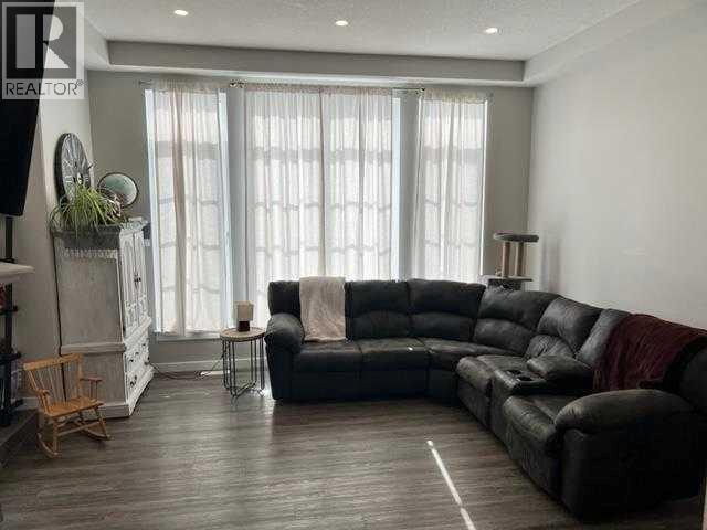 11, 1049 Alberta Avenue - 6