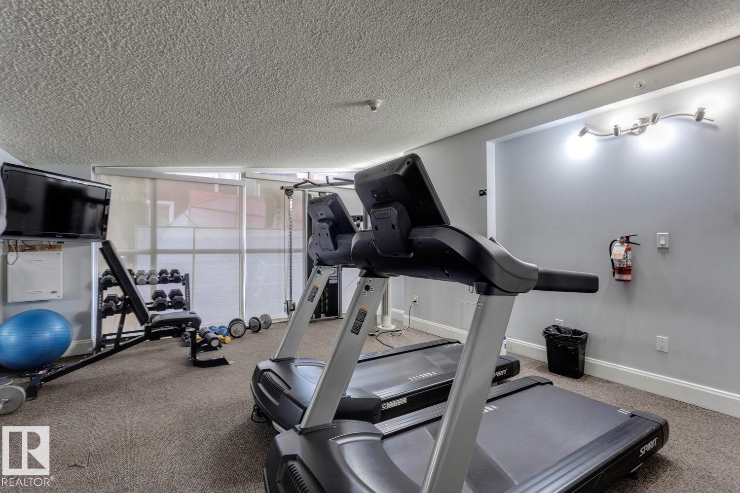 #906 9819 104 ST NW - 27