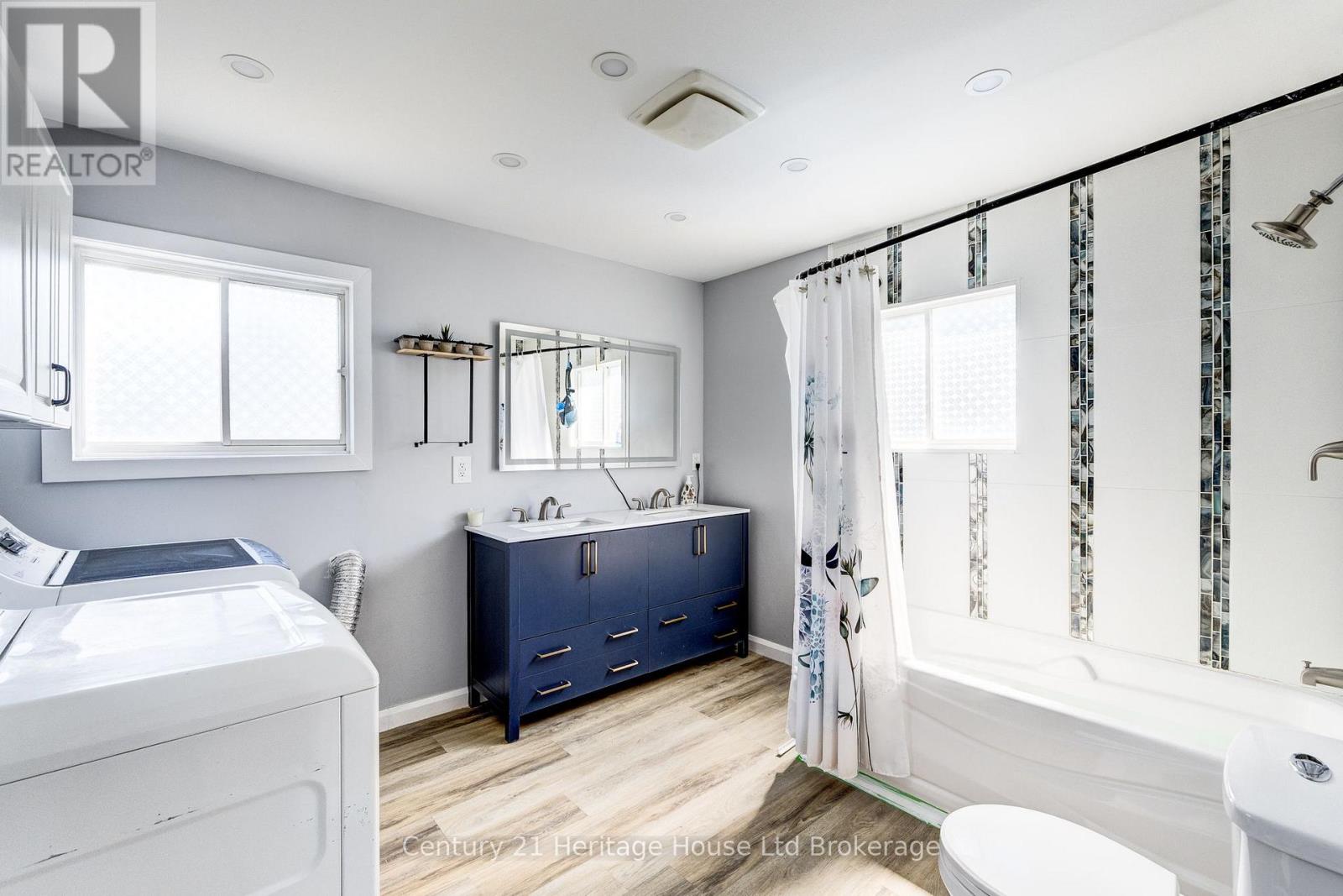 11 WOOD STREET W - 24
