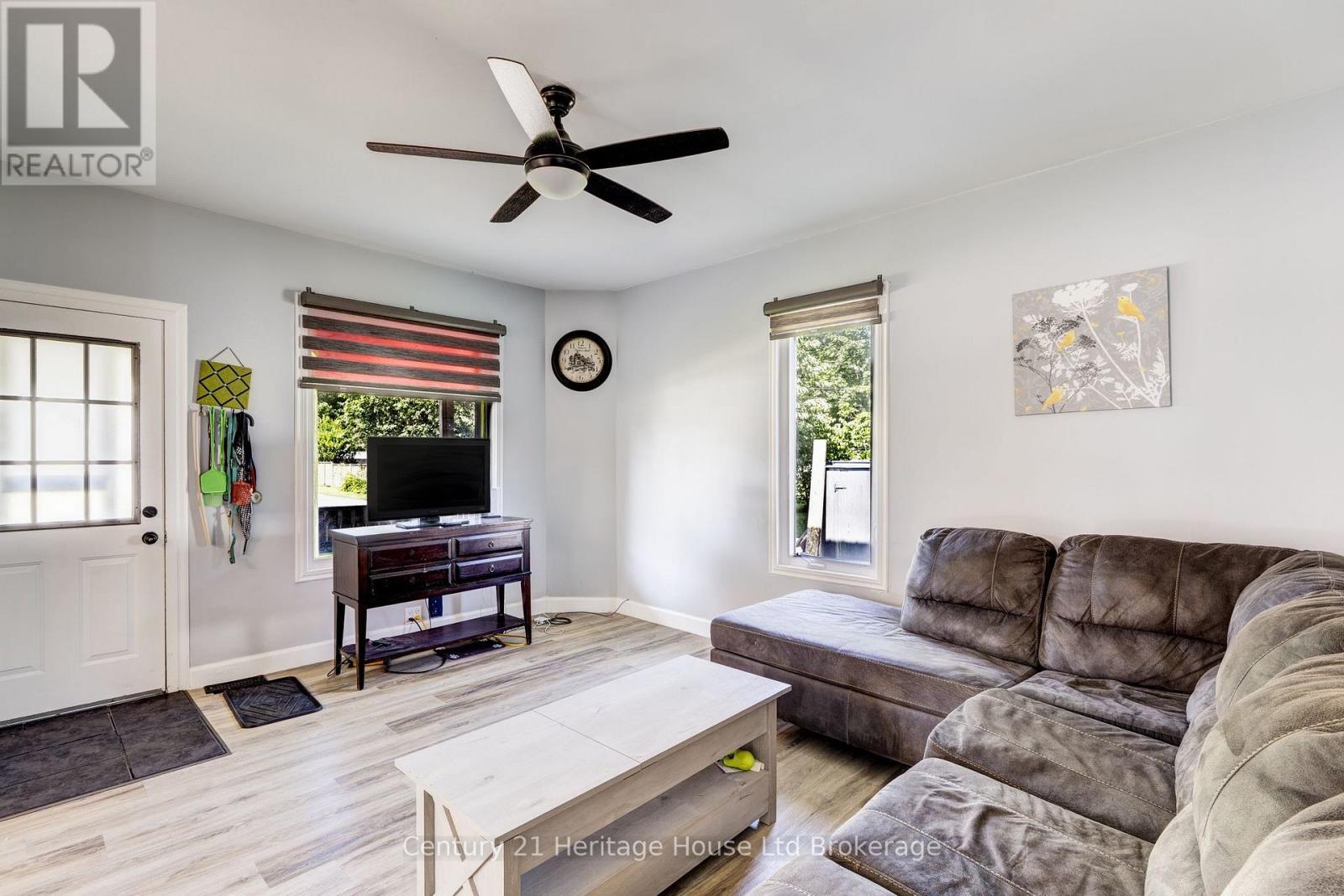 11 WOOD STREET W - Image 15