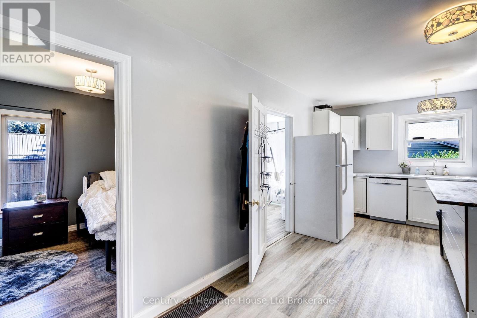 11 WOOD STREET W - 27