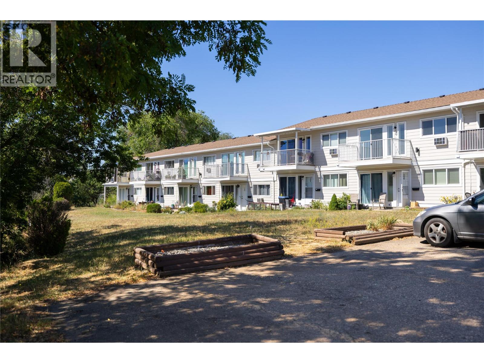#204 4004 34 Street - 37