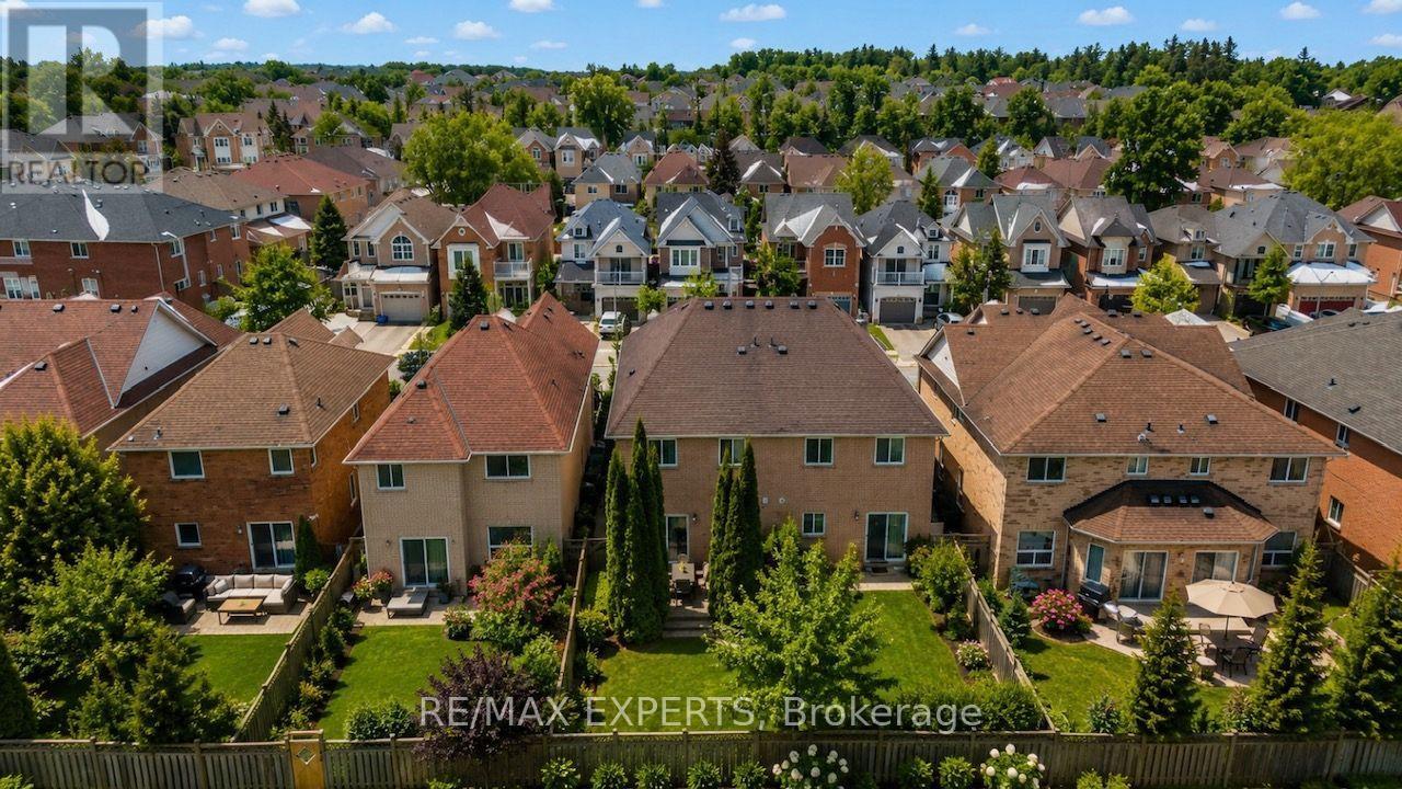 62 COLONIAL CRESCENT - 2