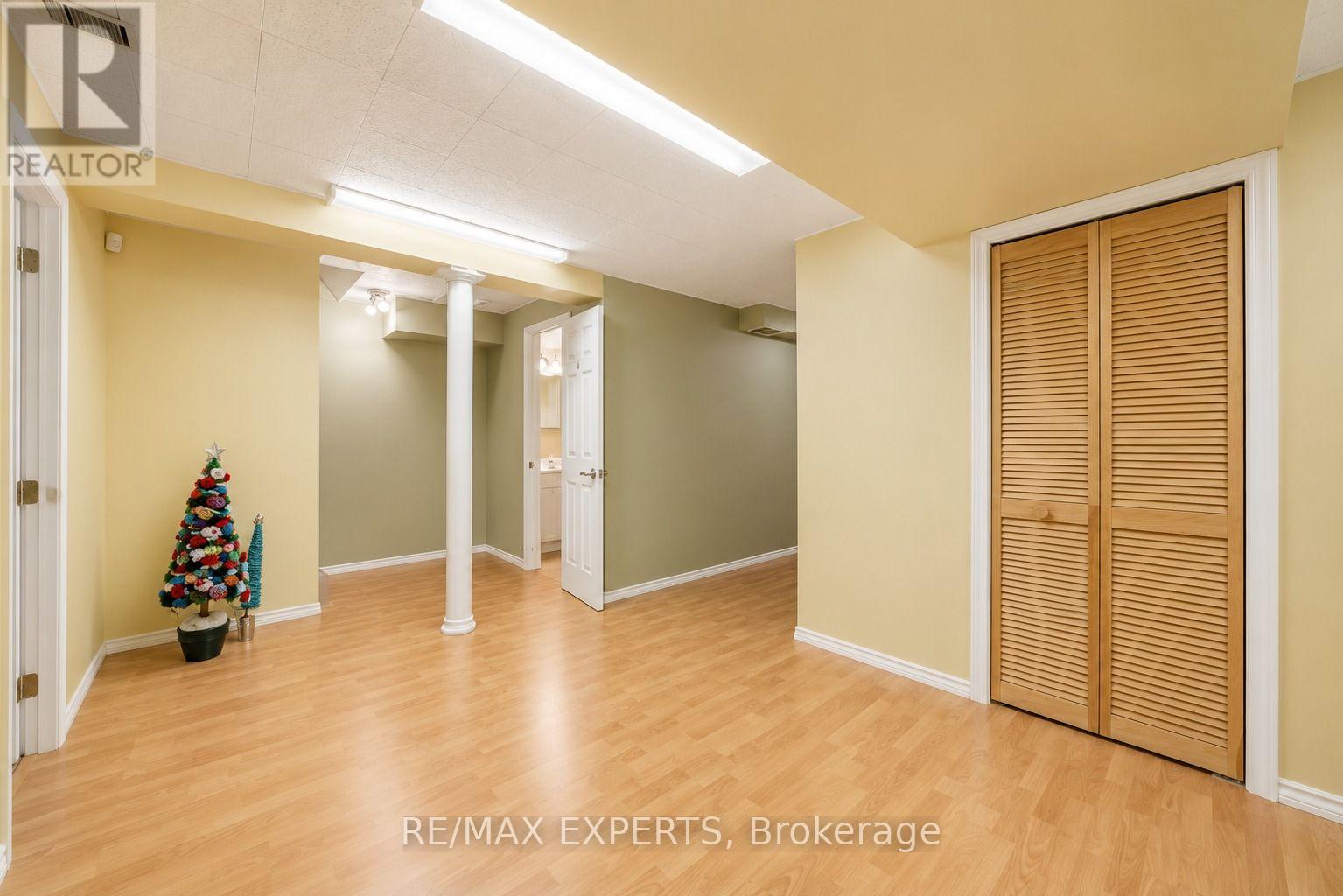62 COLONIAL CRESCENT - 25