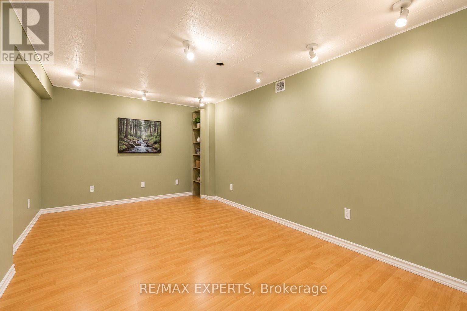 62 COLONIAL CRESCENT - 28