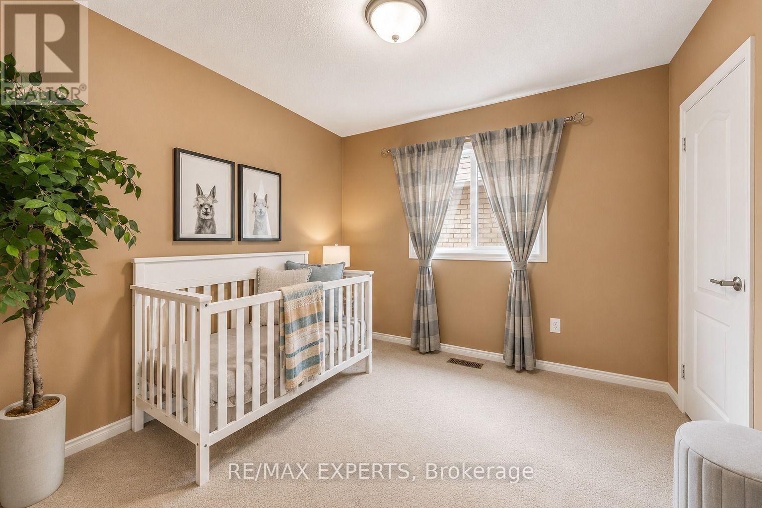 62 COLONIAL CRESCENT - 31