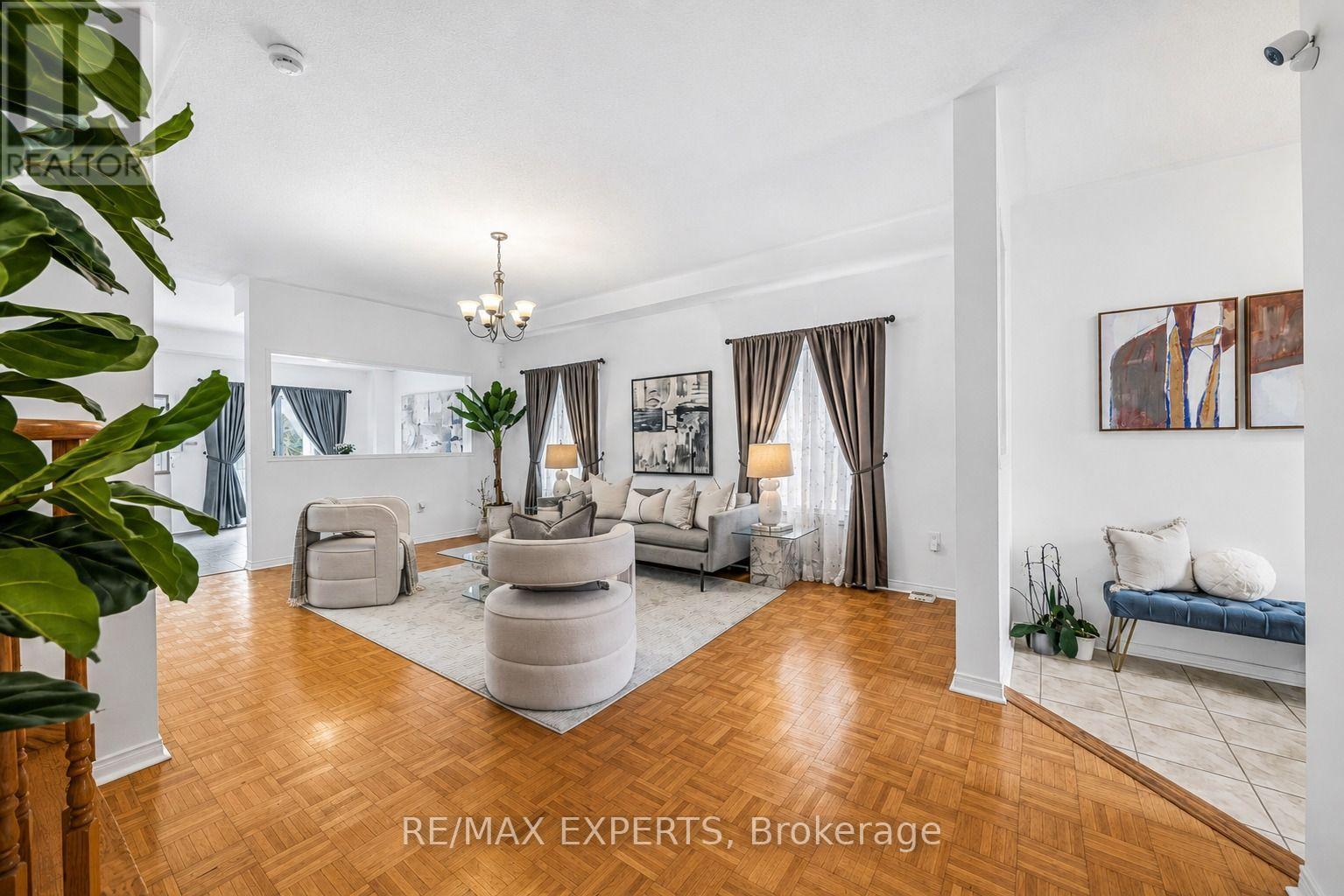 62 COLONIAL CRESCENT - 44