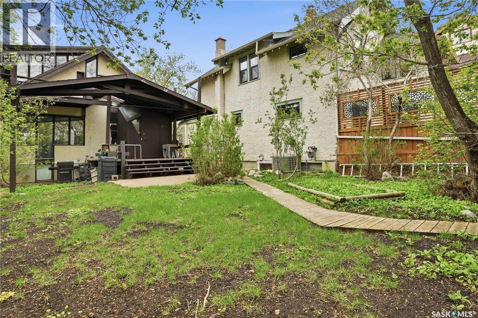160 Leopold CRESCENT - 48