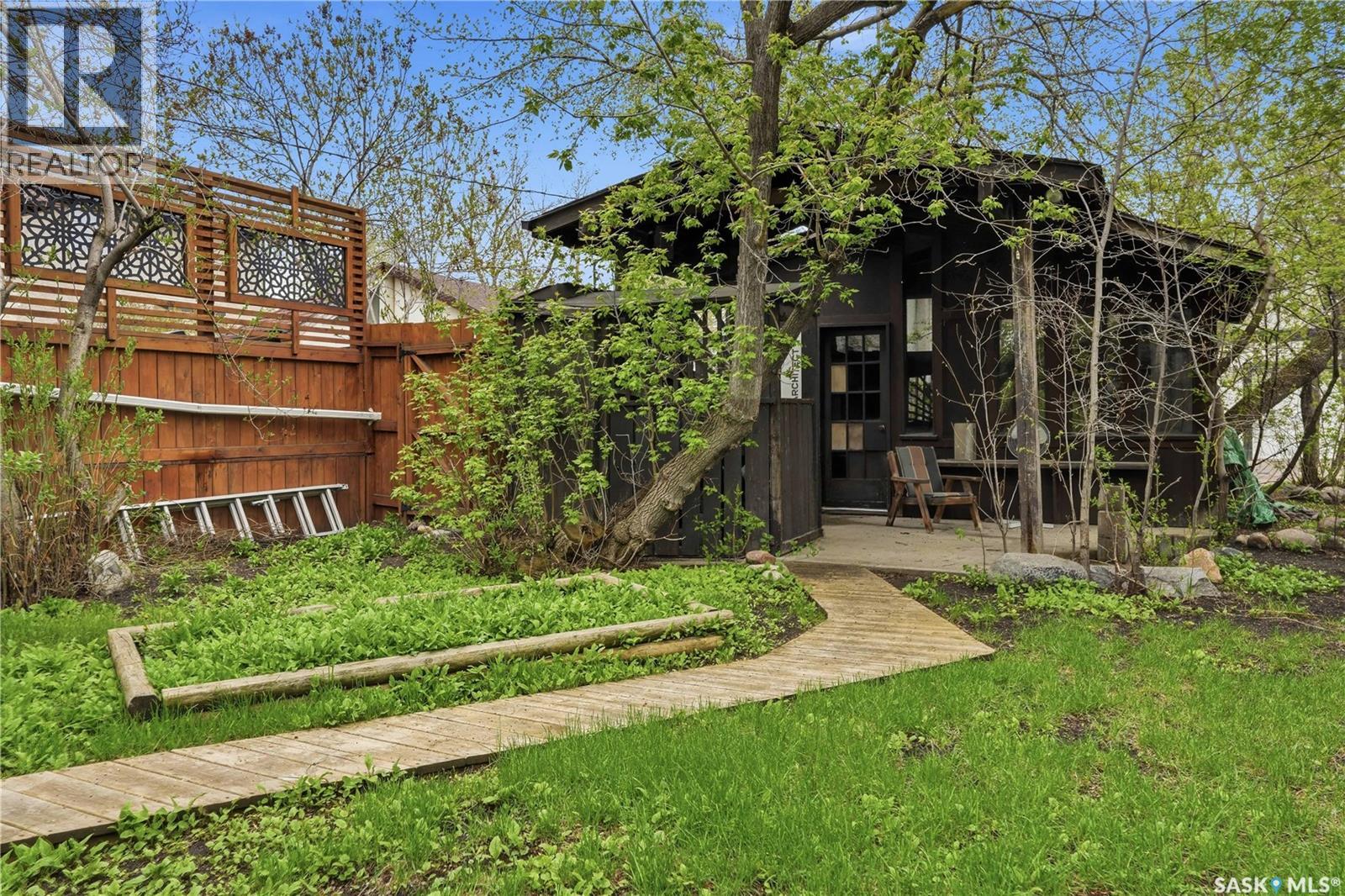 160 Leopold CRESCENT - 47
