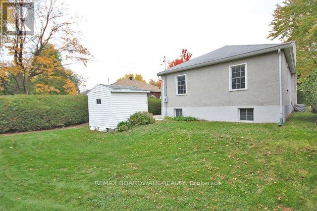 3 Bed, 2 Bath House for Rent in Ottawa – 209 KNOX CRESCENT, Ottawa – MLS# X13569020 - Image 19