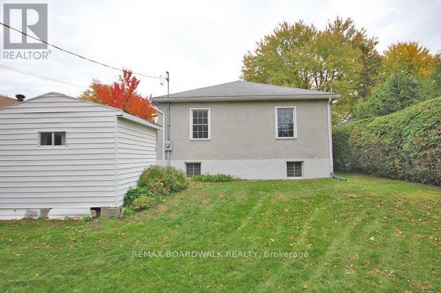 3 Bed, 2 Bath House for Rent in Ottawa – 209 KNOX CRESCENT, Ottawa – MLS# X13569020 - Image 21