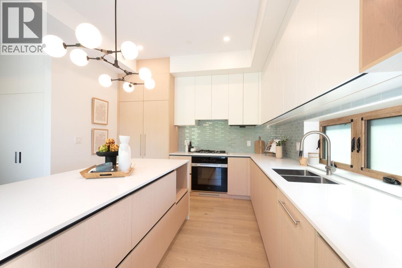 1 3120 W 11TH AVENUE, Vancouver
