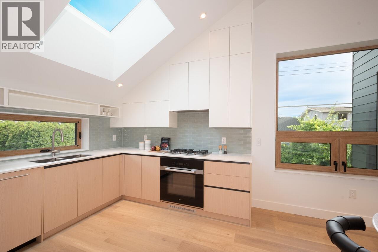 3122 W 11TH AVENUE, Vancouver