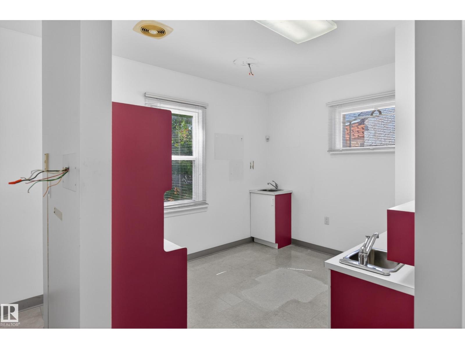 11010 106 ST NW - 10