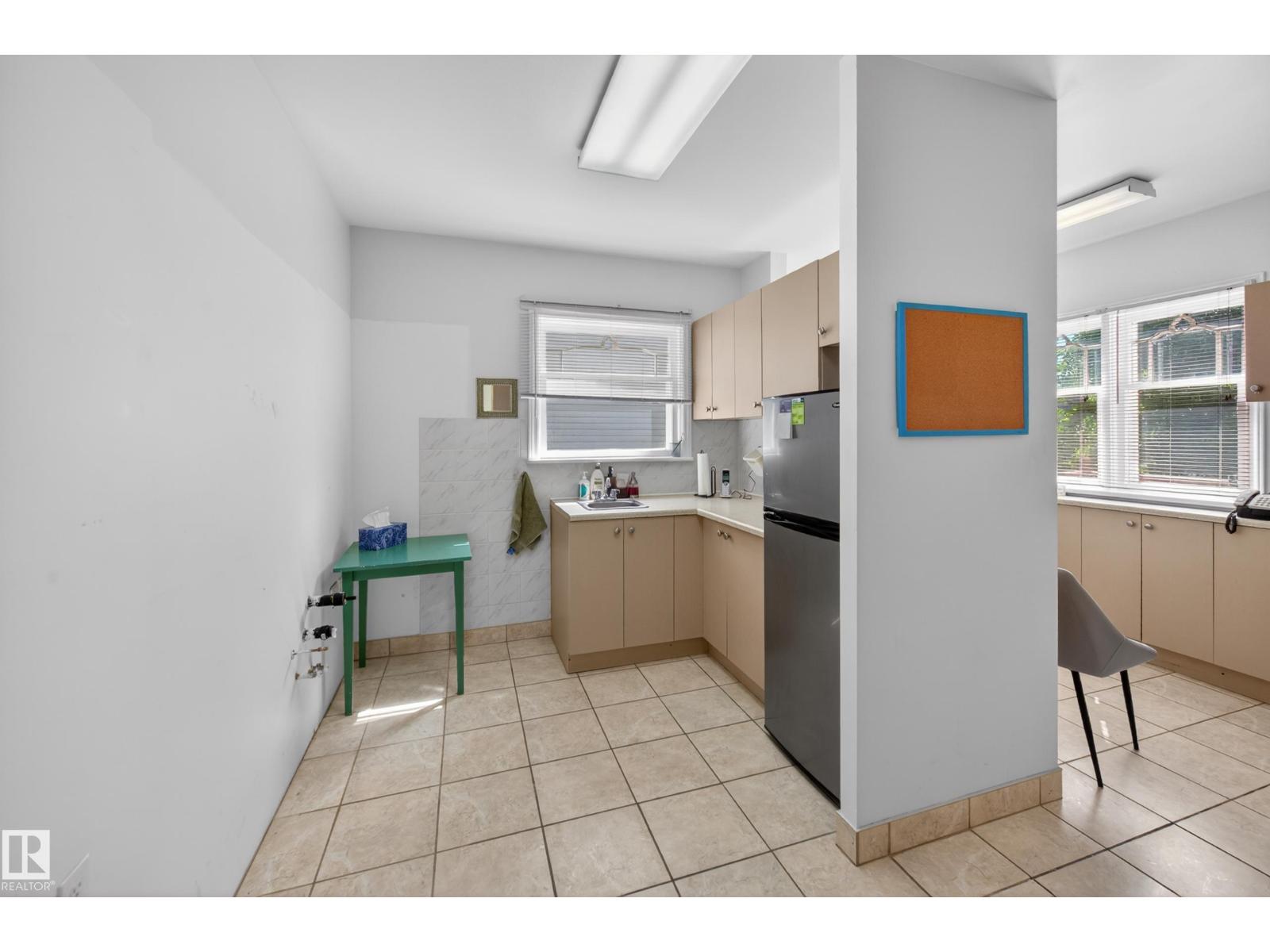 11010 106 ST NW - 18