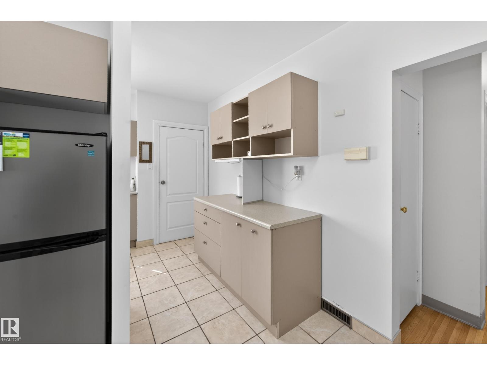 11010 106 ST NW - 20