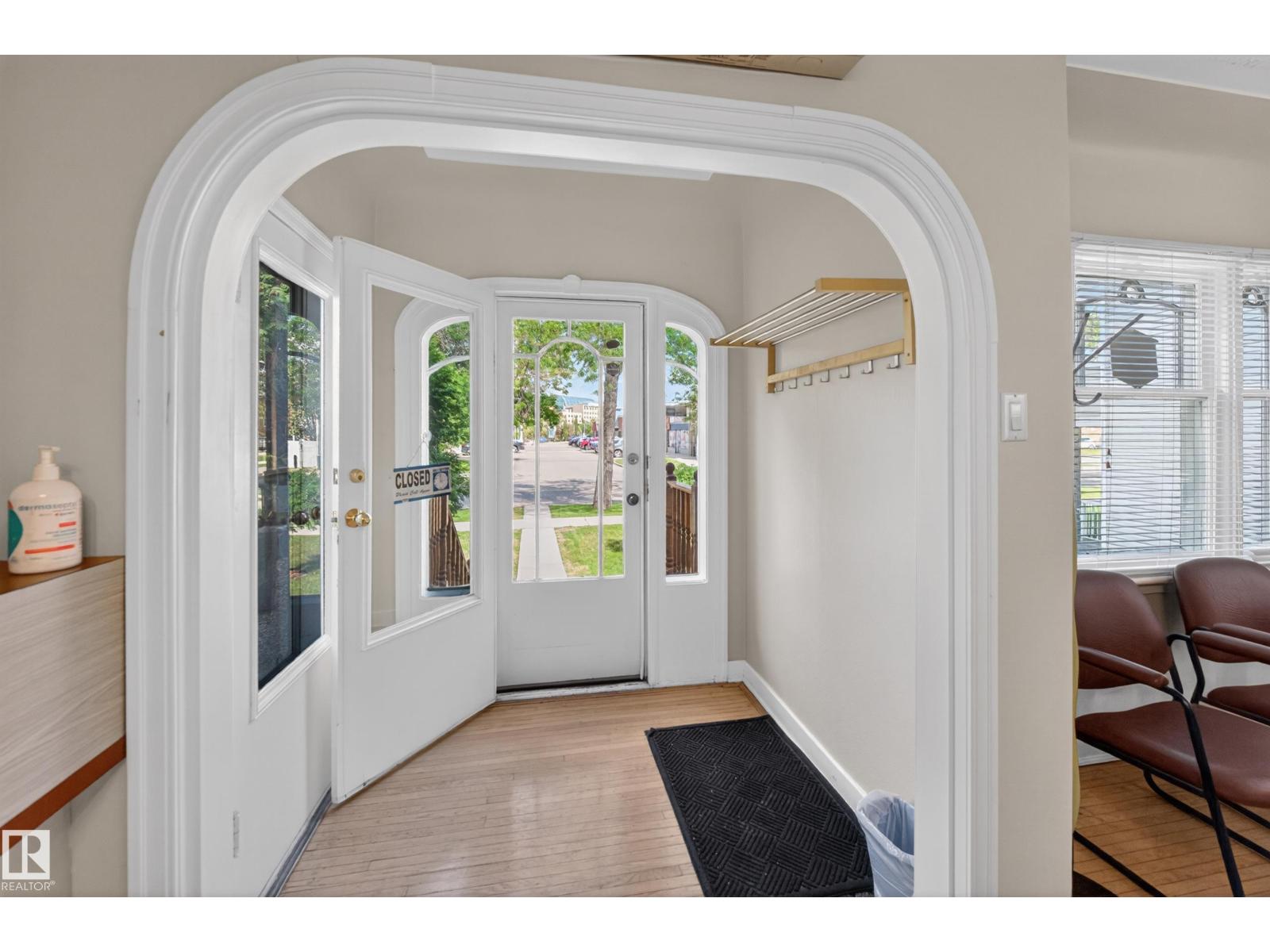 11010 106 ST NW - 3