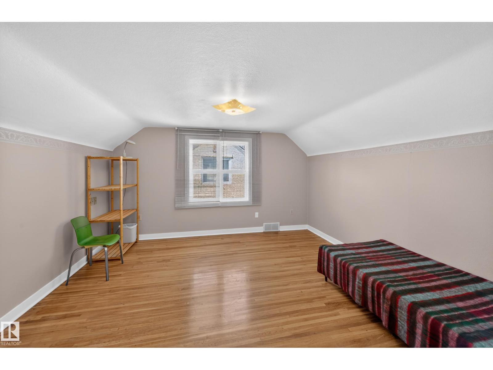 11010 106 ST NW - 30