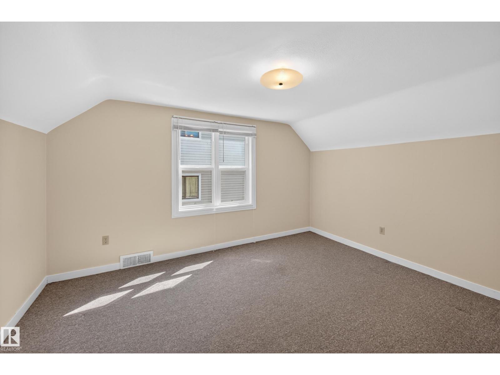 11010 106 ST NW - 34
