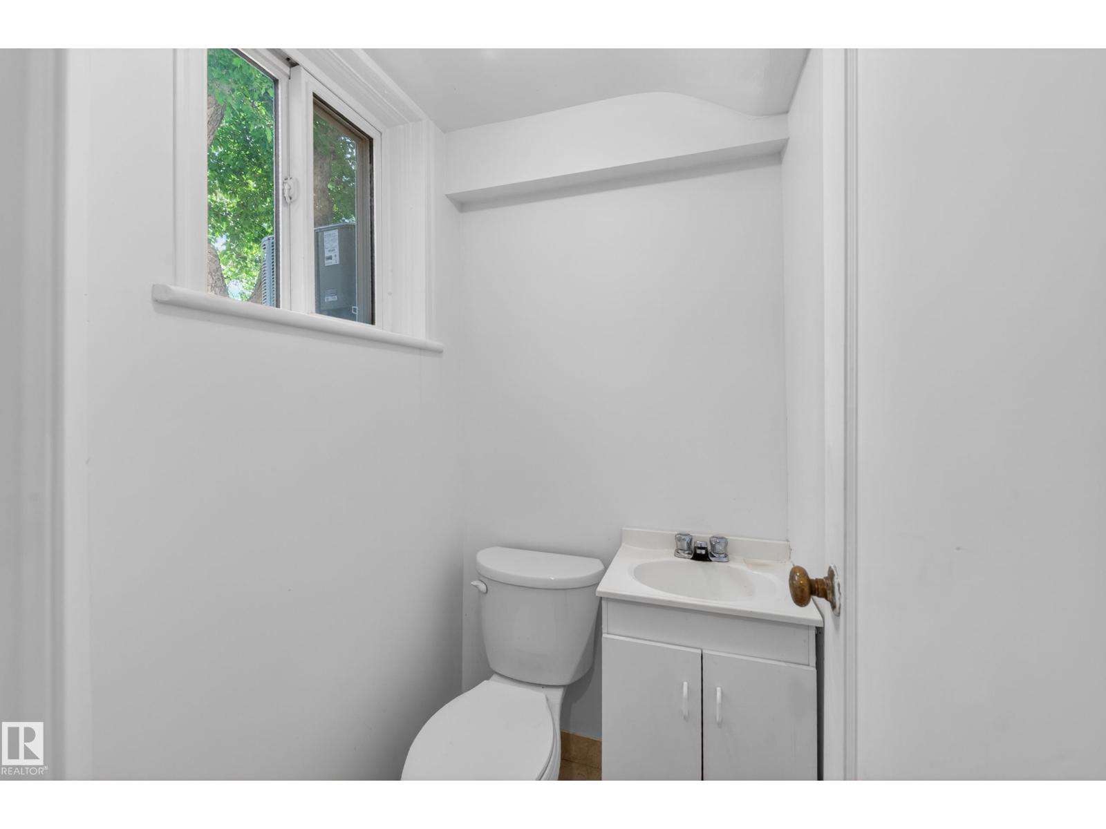 11010 106 ST NW - 37