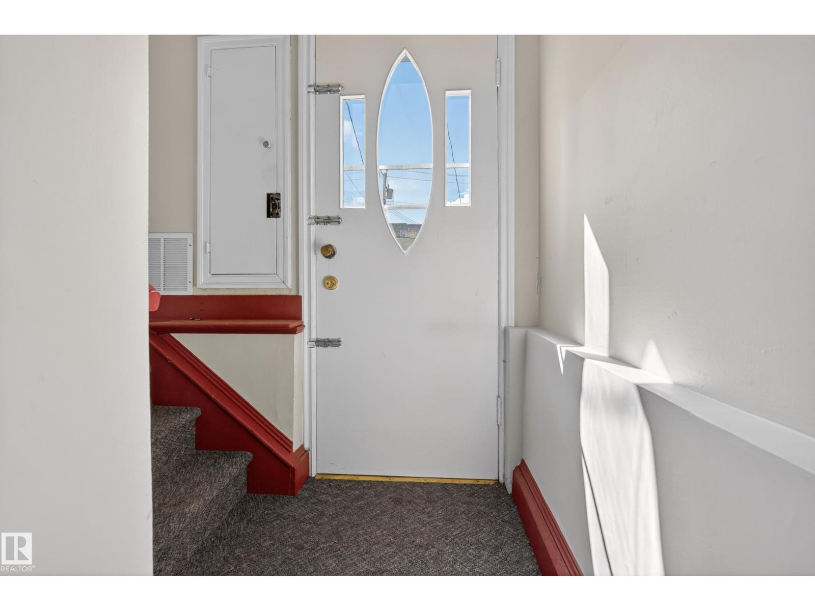 11010 106 ST NW - 38