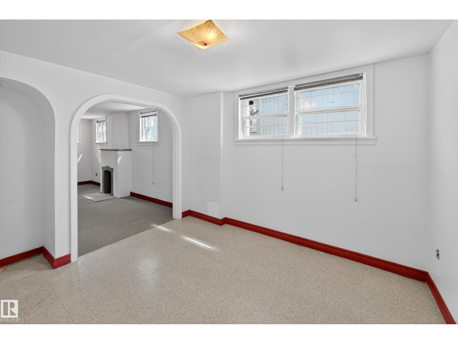 11010 106 ST NW - 40