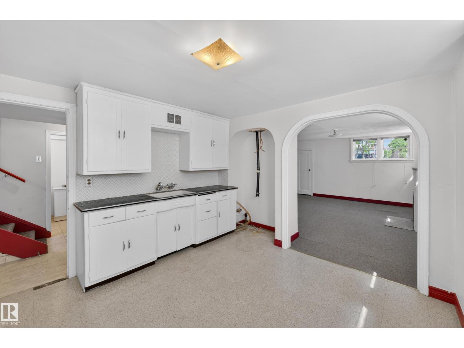 11010 106 ST NW - 41