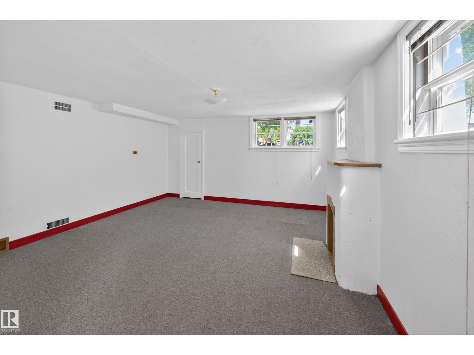 11010 106 ST NW - 43