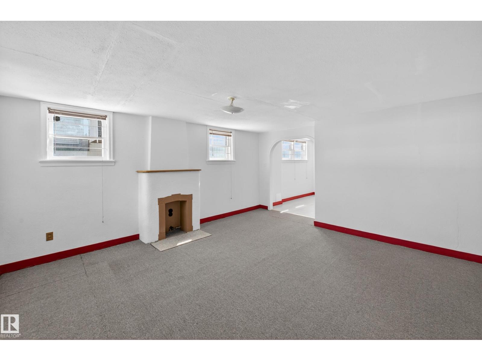 11010 106 ST NW - 45