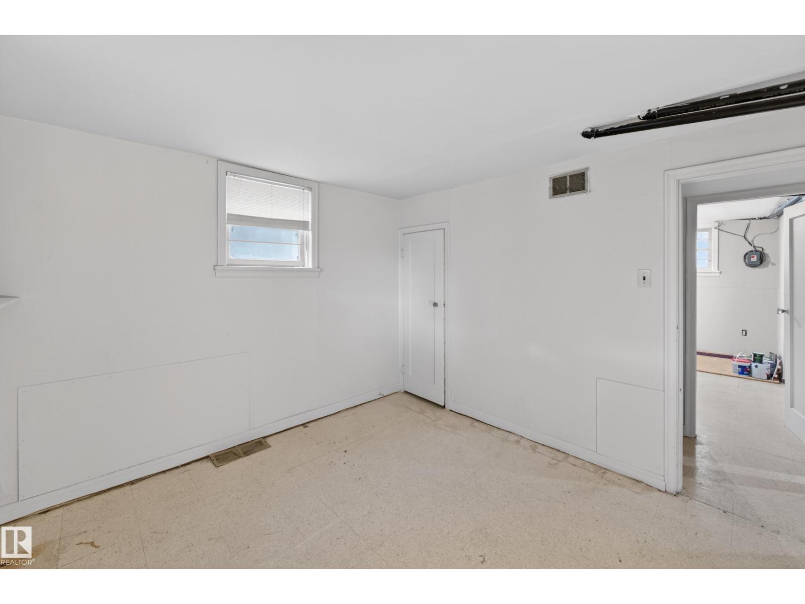 11010 106 ST NW - 52