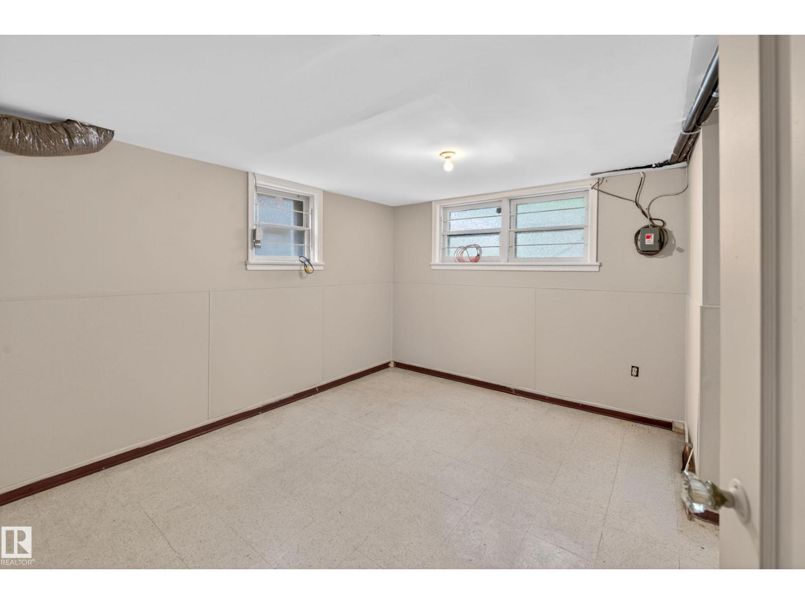 11010 106 ST NW - 54