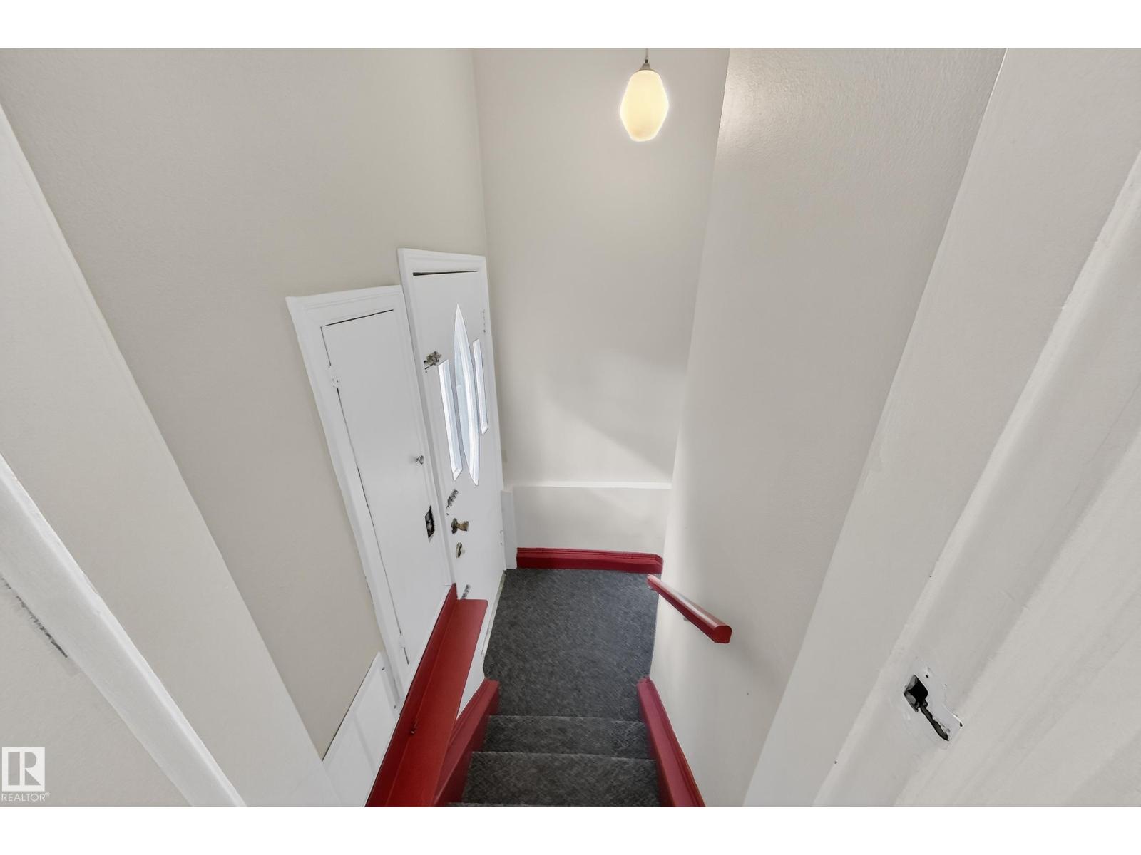 11010 106 ST NW - 56