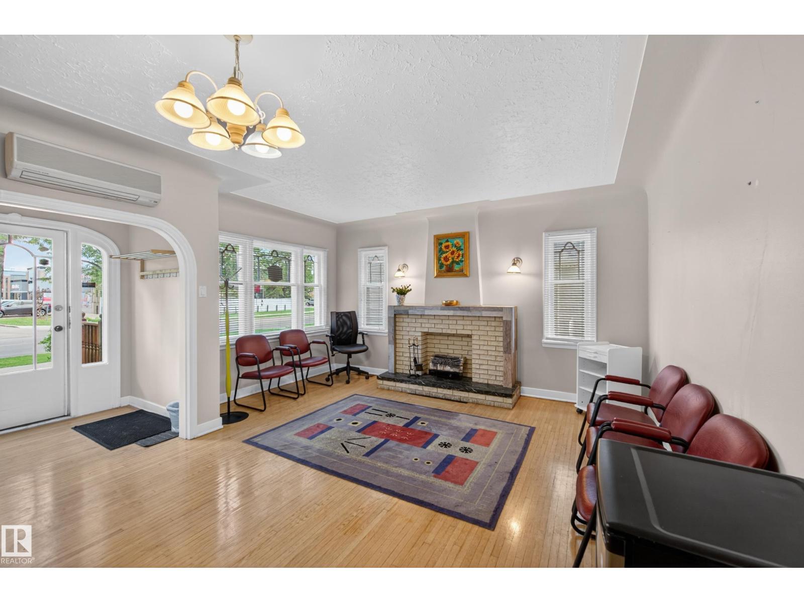 11010 106 ST NW - 6