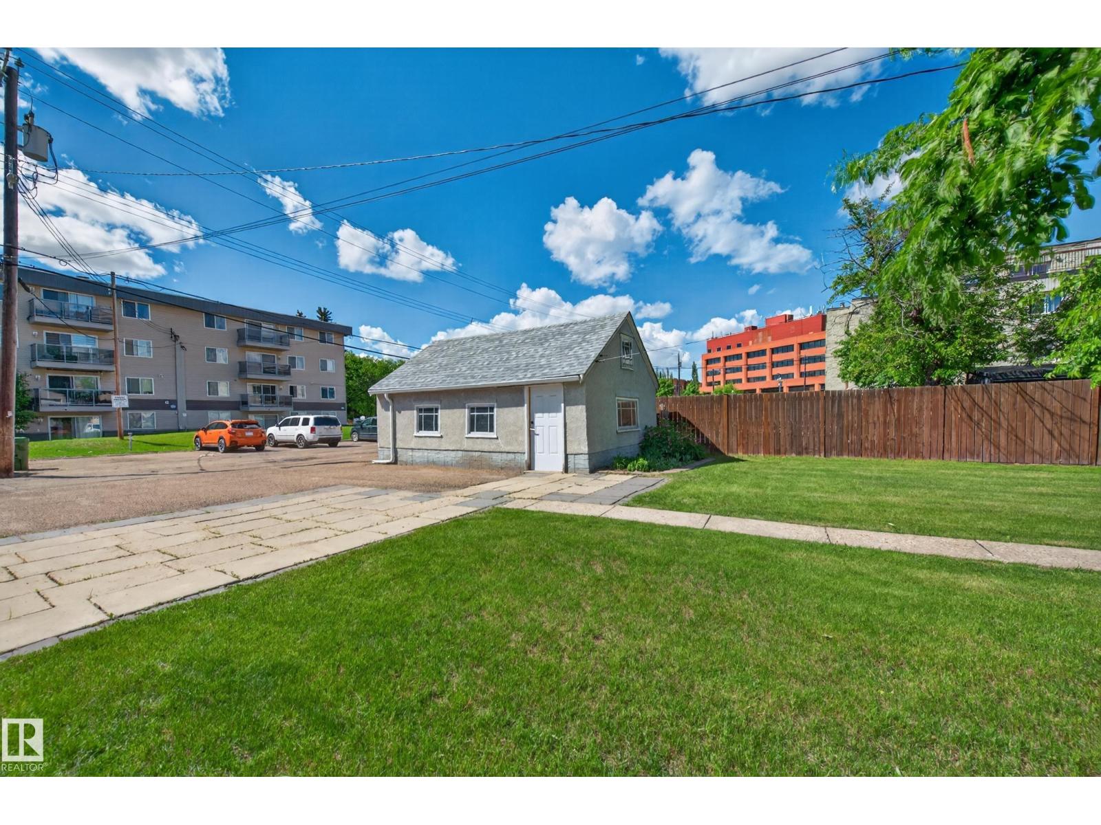 11010 106 ST NW - 60