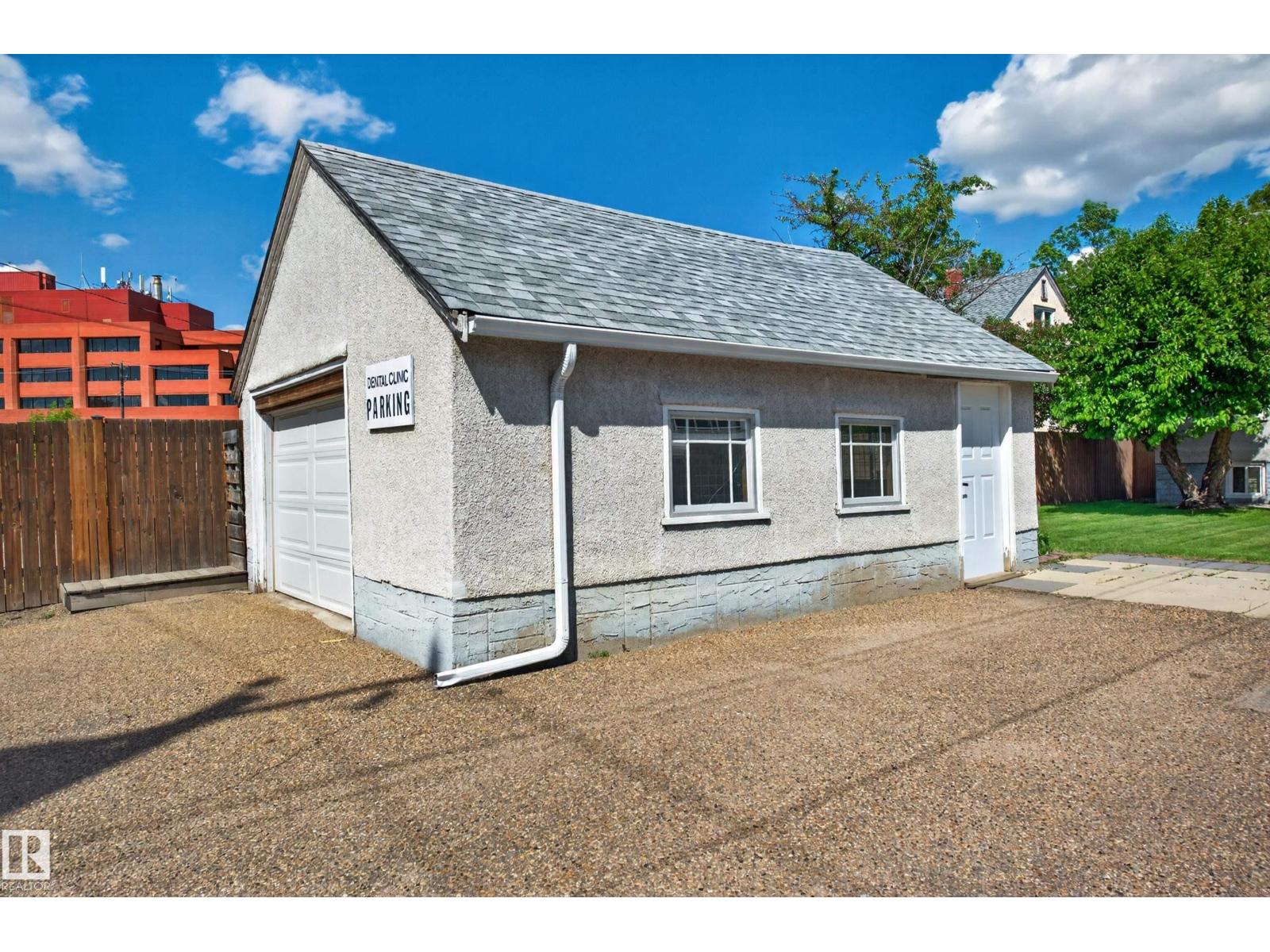 11010 106 ST NW - 62