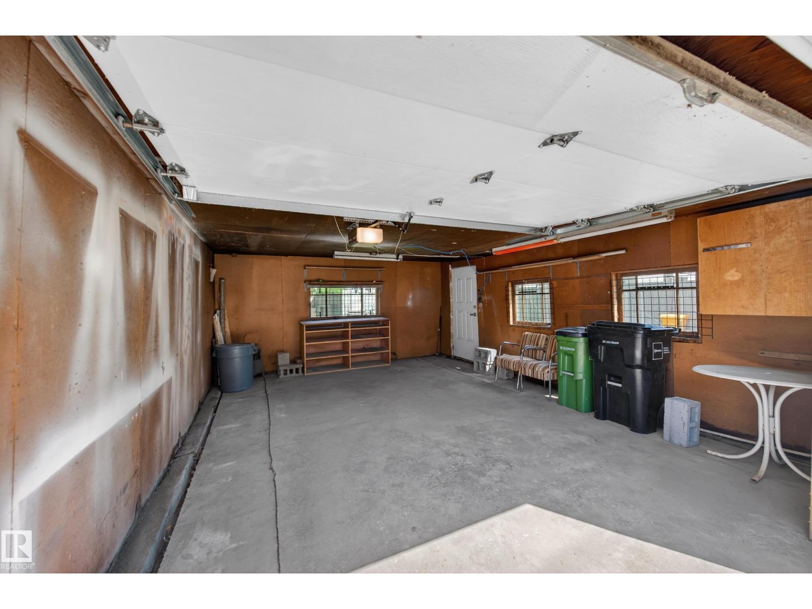 11010 106 ST NW - 64