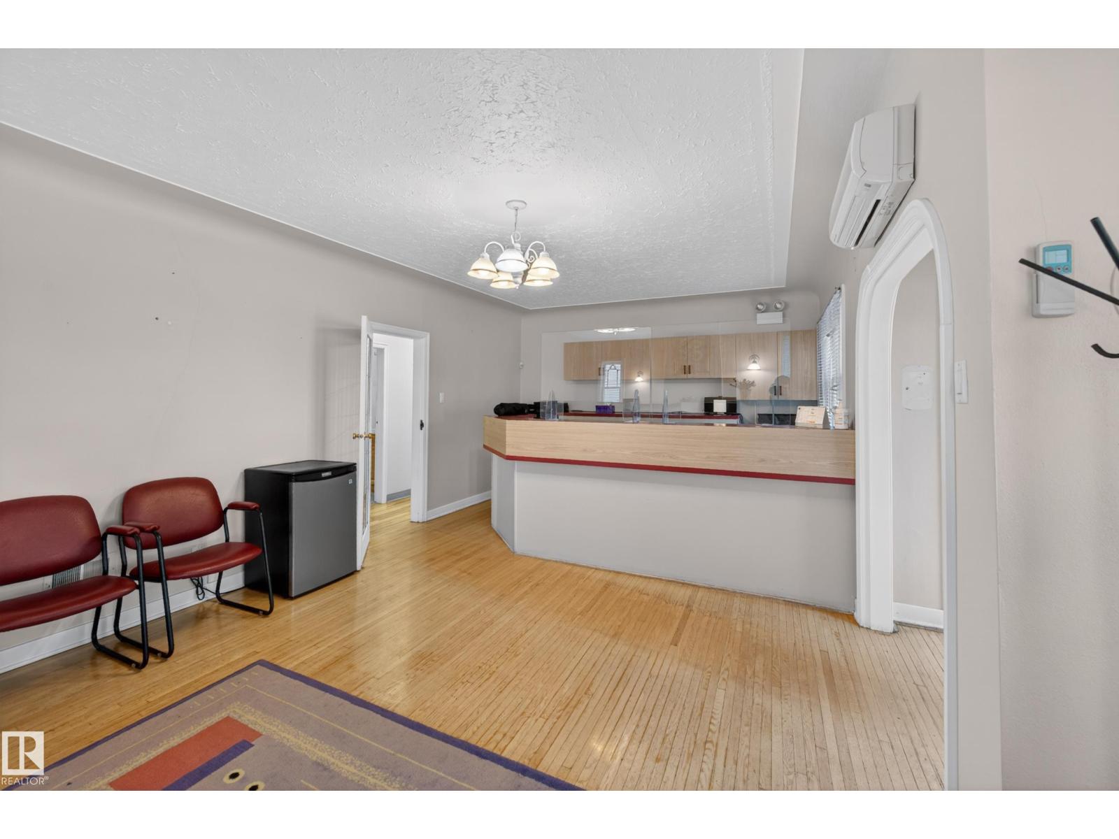 11010 106 ST NW - 7
