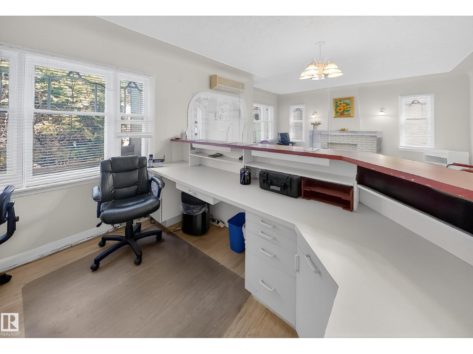 11010 106 ST NW - 8