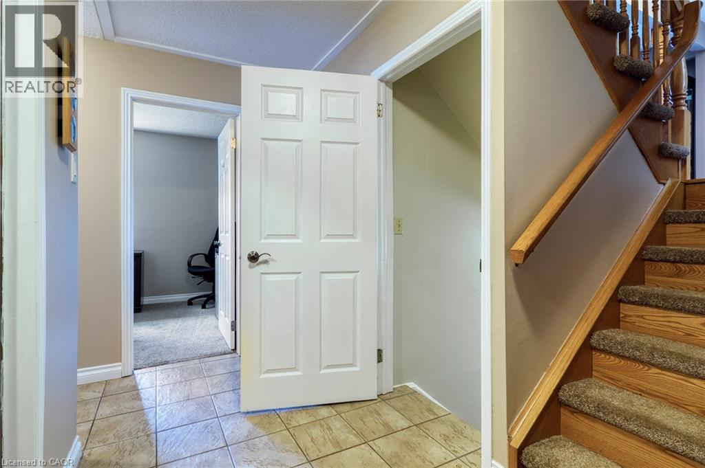 108 QUEENSWAY Drive - 42
