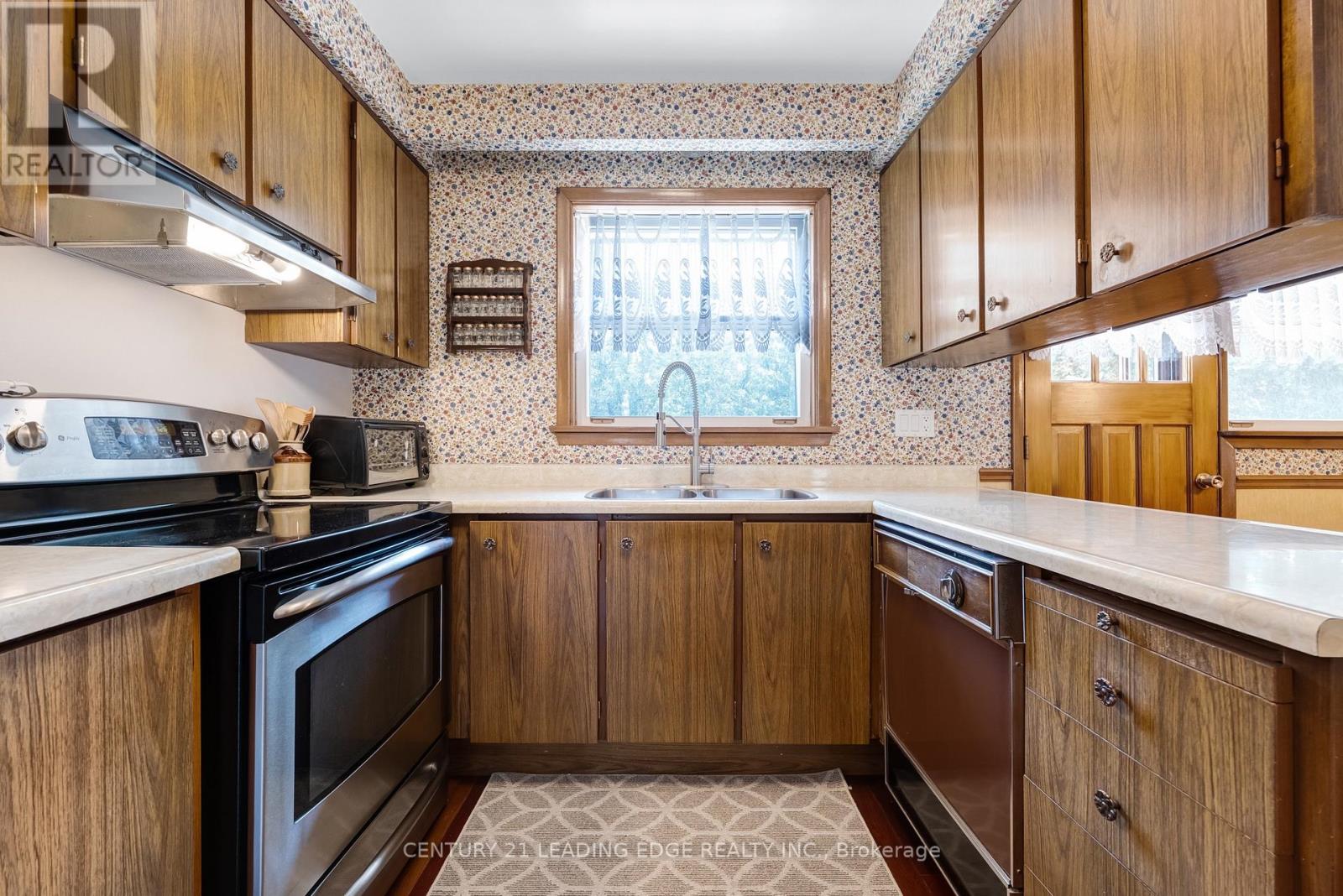 47 SHENDALE DRIVE - 14
