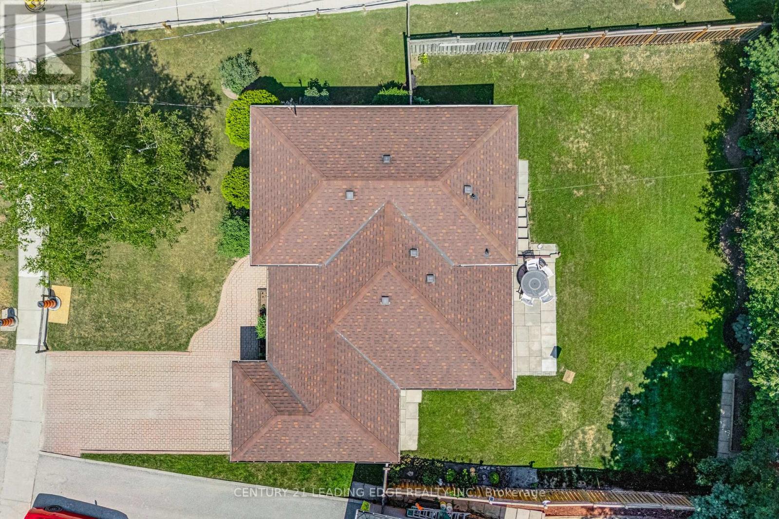 47 SHENDALE DRIVE - 35