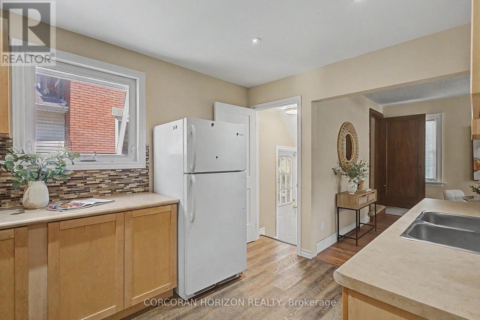 80 BLUCHER STREET - 14