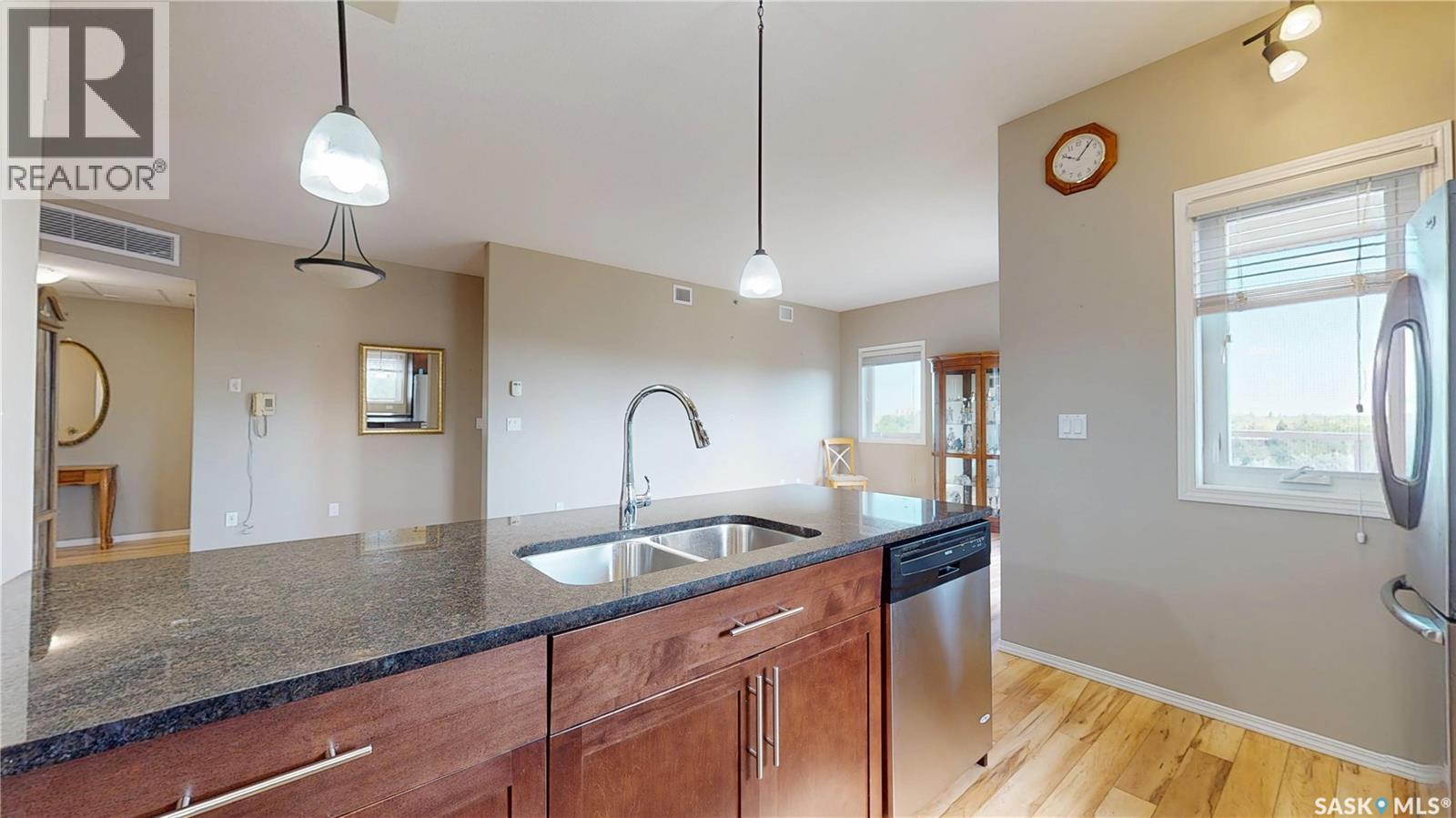 #415 1220 Blackfoot DRIVE - 4