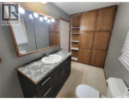634 2nd Street, Estevan, SK S4A0K9 Photo 11