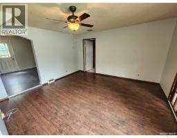634 2nd Street, Estevan, SK S4A0K9 Photo 9