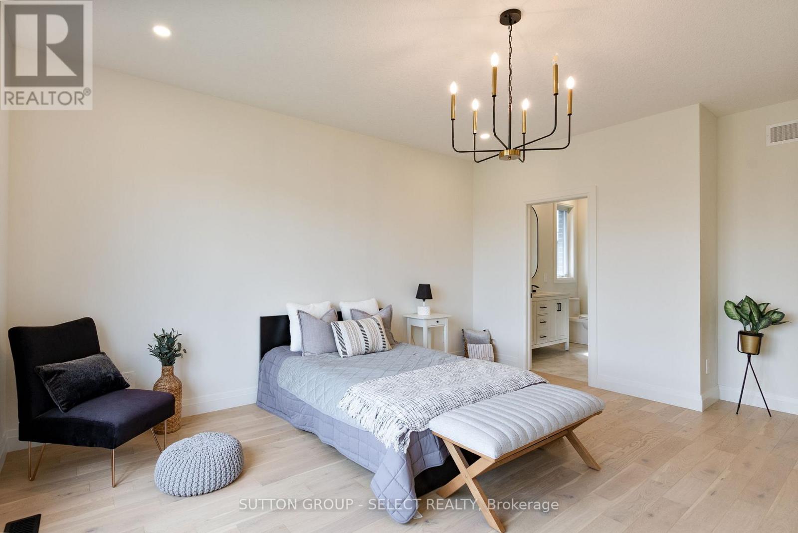 16 KELLY DRIVE - 11