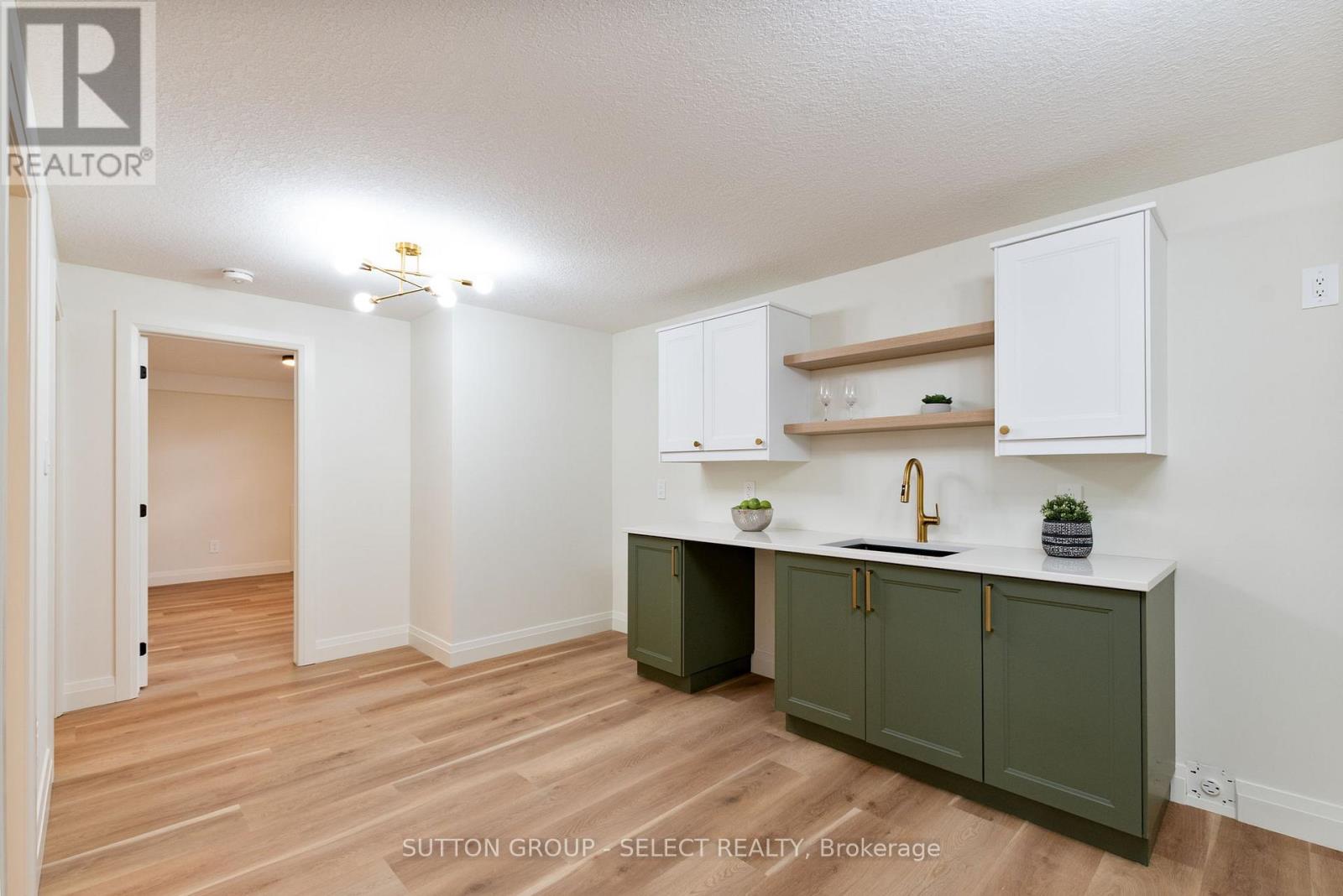 16 KELLY DRIVE - 15