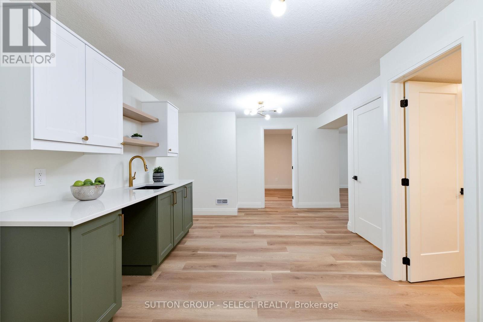 16 KELLY DRIVE - 18